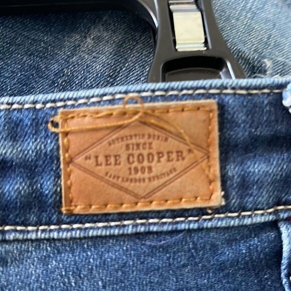 Lee Cooper Emma boyfriend Jean with stretch. Distressed look. - Picture 7 of 8